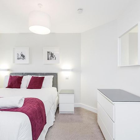 Room Space Service Apartments - New Manor House 브랙넬 외부 사진