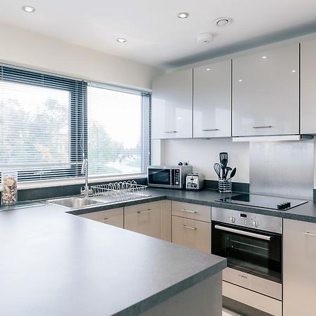 Room Space Service Apartments - New Manor House 브랙넬 외부 사진